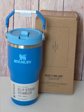 Stanley Blue Flip Straw Tumbler 20oz NIB
